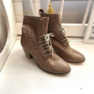 Women’s Size 8 Heeled Combat Boots